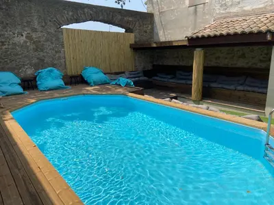 a swimming pool in the middle of a yard at Maison indépendante, canal du Midi, Piscine in Homps