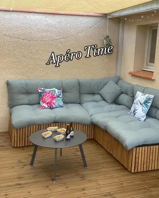 a living room with a couch and a table at Pavillon T2 climatisé in Villefranche-de-Lauragais