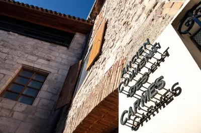 a sign on the side of a building at Suite Présidentielle Maison de L'Église in Narbonne