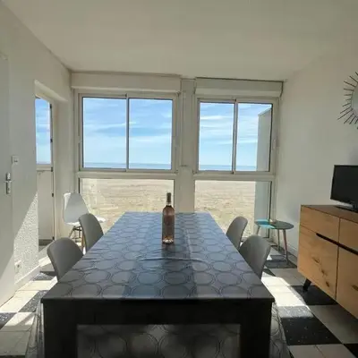 Spacious apartment on the seafront