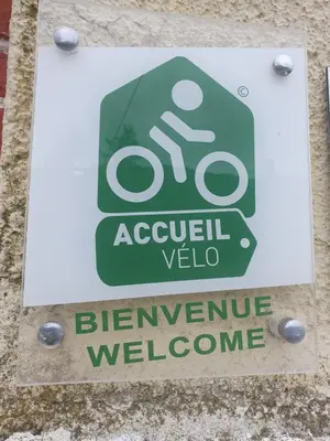 a sign that saysoval video bernvenue welcome at Le lorrain in Saint-Pons-de-Thomières
