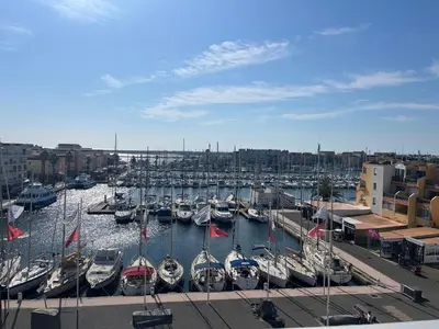 a bunch of boats are docked in a harbor at Gruissan: T2 Mezzanine 6 pers, proche plage, parking privé - FR-1-796-35 in Gruissan