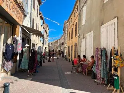 a group of people sitting in chairs on a street at Gruissan - Appartement climatisé - 6 pers - Parking - Plage à 50m - FR-1-796-51 in Gruissan