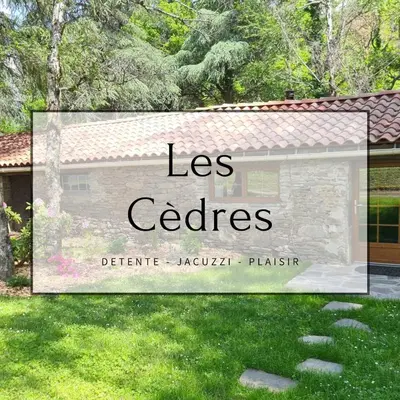 a sign that says les cadres in front of a house at Refuge Insolite avec balnéo privative en forêt in Pont-de-Larn