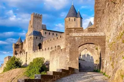 a castle on a hill with an archway at Le Baroque Studio Wifi in Narbonne