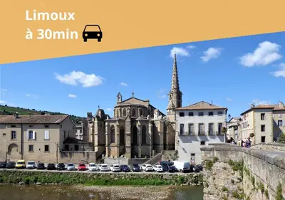an image of a city with a building and a church at Le refuge du canal Local à vélo Face canal du midi in Castelnaudary