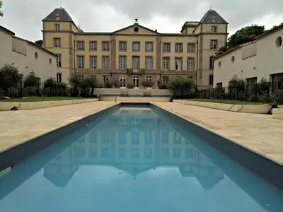 an empty pool in front of a building at La Redorte Appartement au château 8 in La Redorte
