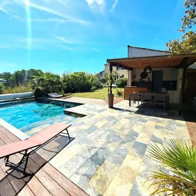 Villa avec piscine à Montolieu