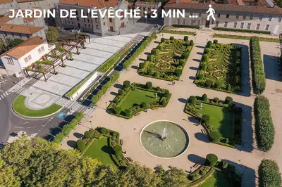 an aerial view of a park with trees and bushes at L'Opale - Duplex Calme & Confort en Hypercentre in Castres