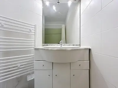 a bathroom with a white tub and a white door at Les Colonnes - Appartement en duplex - Wifi in Narbonne