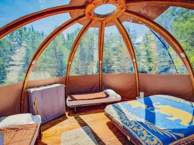 a room with a round window with a bed in it at Mobil home 6 pers avec terrasse à Fenouillet - API-1-52-314 in Fenouillet