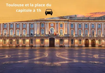 a kitchen with a white refrigerator and a microwave at Cap color-Parking public gratuit-4 guests-centre-ville in Limoux