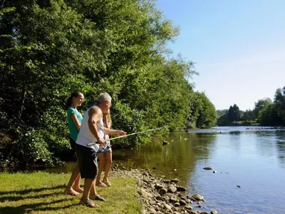 a man and two women fishing on a river at Mobil-home cosy pour 2 à Pamiers - API-1-52-1959 in Pamiers