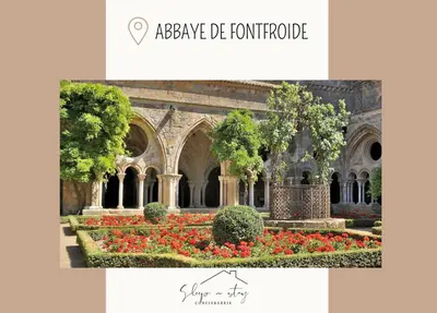 a picture of a garden with flowers in front of a building at Apartment Jeanne in Carcassonne