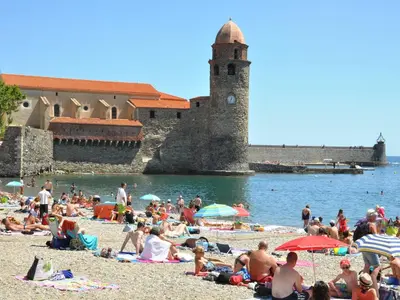 a crowd of people on a beach near the water at Blissful Stay in Mandourelle in Villesèque-des-Corbières