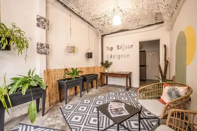 a room with potted plants and a table at Studio Marceau Clim Wifi Centre ville 2 pers in Lézignan-Corbières