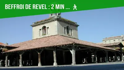 a building with a clock tower on top of it at DUPLEX DU GET in Revel