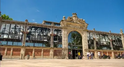 a building with a mural of faces on it at Le Belfort 1 Studio lumineux quartier historique les halles in Narbonne